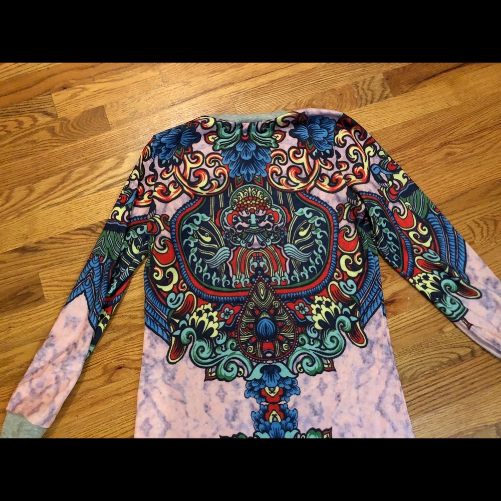 Asian Design Sweater - Picture 5 of 5